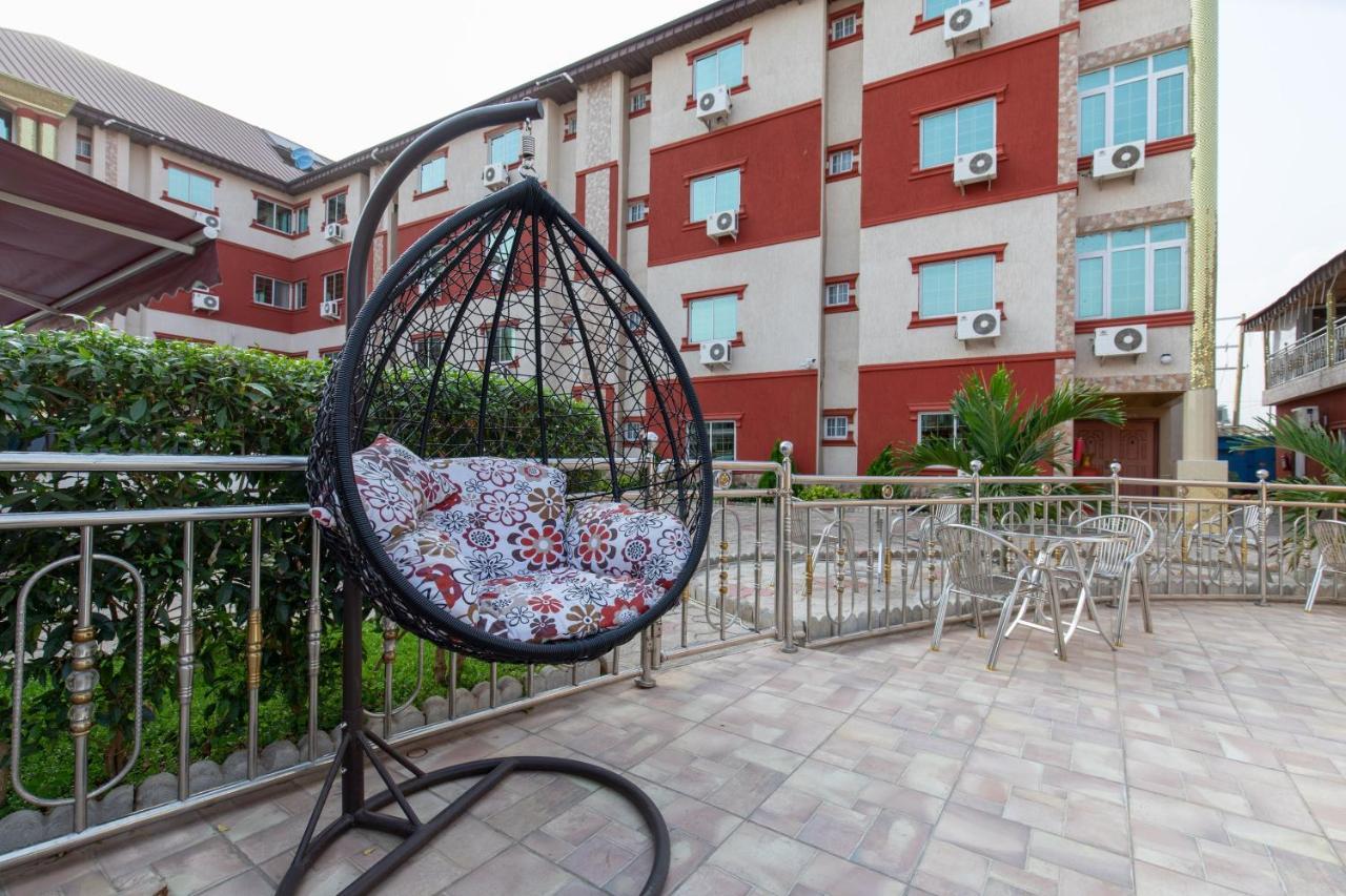 Ag Hotel And Suites Ogbodjo Kültér fotó