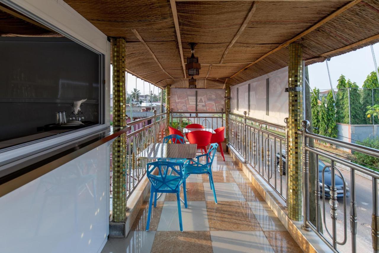 Ag Hotel And Suites Ogbodjo Kültér fotó