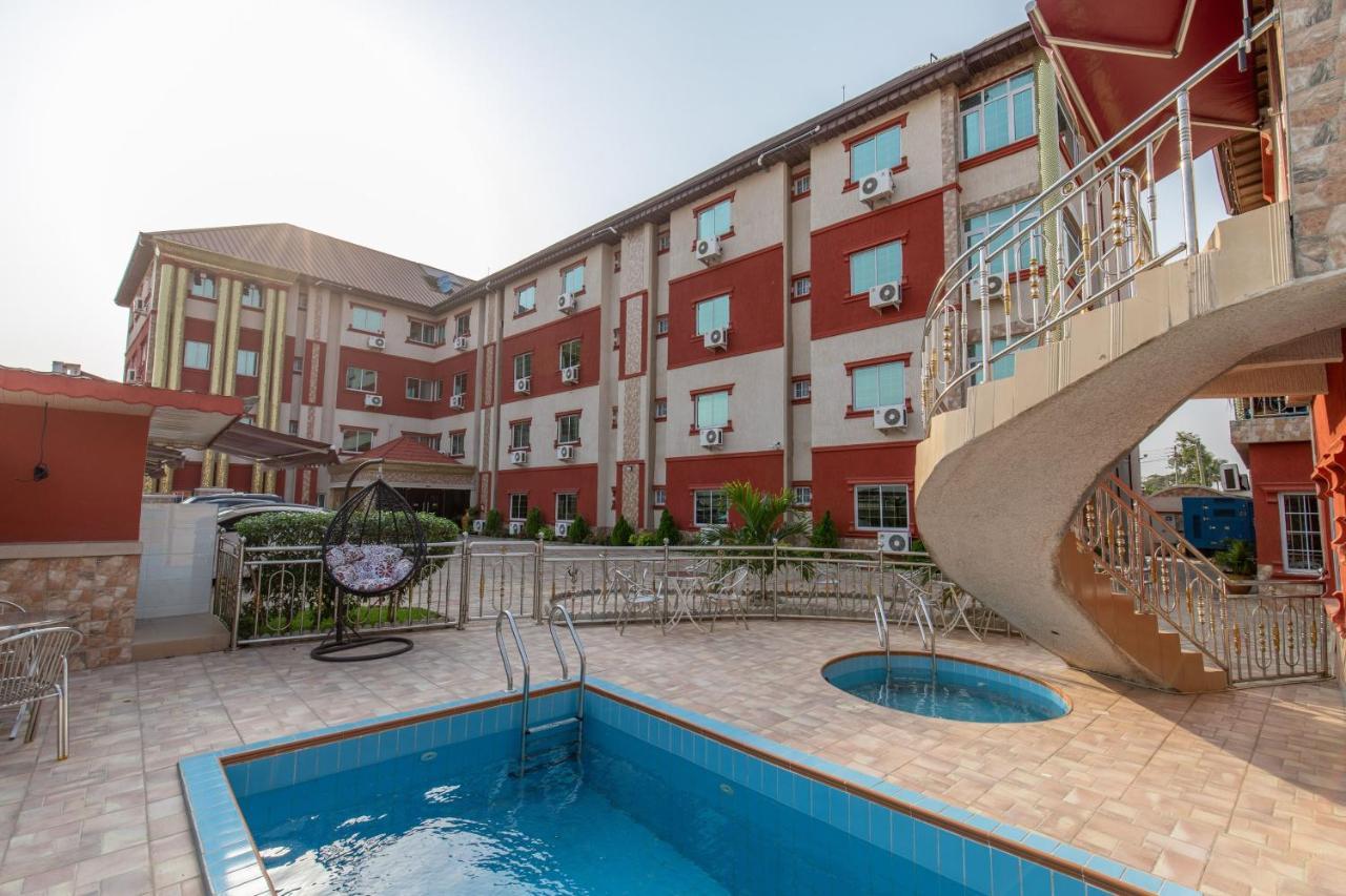 Ag Hotel And Suites Ogbodjo Kültér fotó