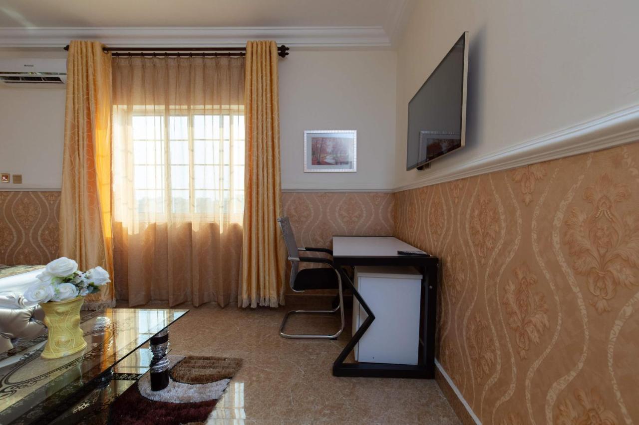 Ag Hotel And Suites Ogbodjo Kültér fotó