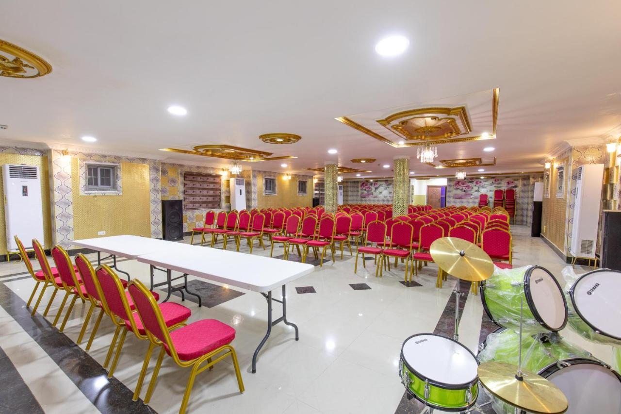 Ag Hotel And Suites Ogbodjo Kültér fotó