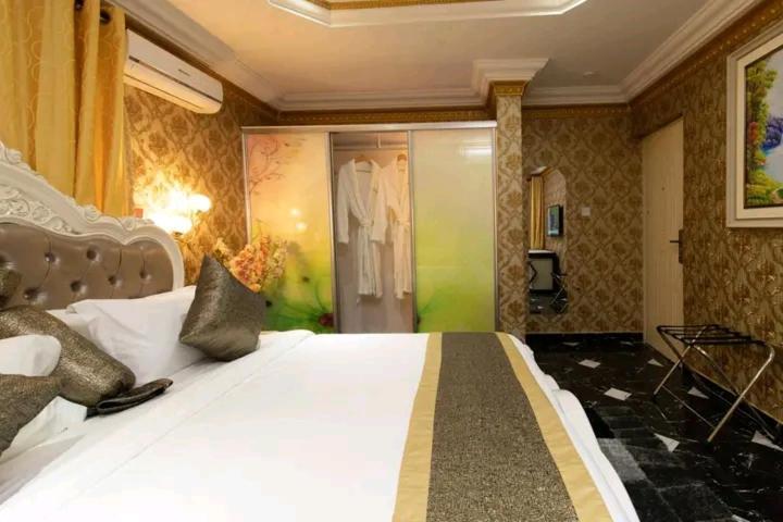 Ag Hotel And Suites Ogbodjo Kültér fotó