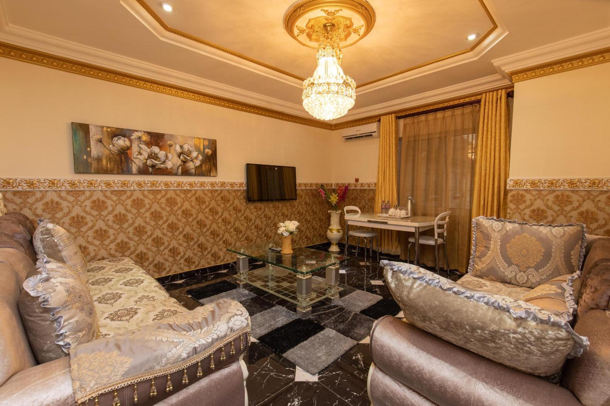 Ag Hotel And Suites Ogbodjo Kültér fotó
